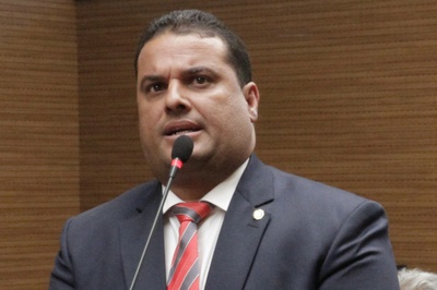 Davi Muniz solicita ações em praças e ruas da Várzea e Caxangá