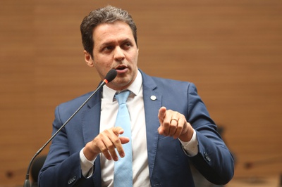 Fred Ferreira apresenta requerimentos com solicitações para Emlurb, URB e CTTU