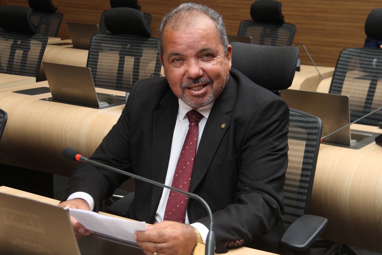 Hélio Guabiraba solicita ações para vários bairros do Recife