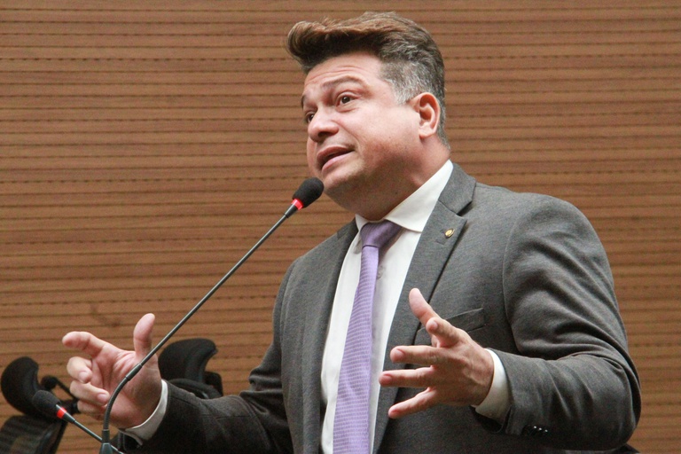 Junior de Cleto solicita melhorias em infraestrutura e manutenção de espaços públicos em diferentes bairros do Recife