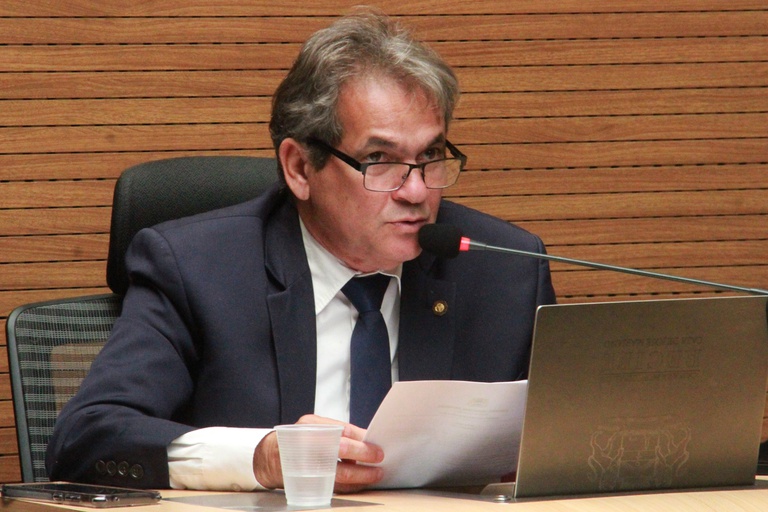 Chico Kiko propõe instalar pontos de táxis nas proximidades dos serviços de saúde