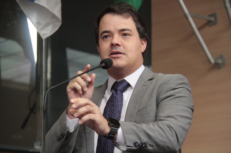 Rodrigo Coutinho apresenta requerimentos para melhorias em mobilidade, acessibilidade e infraestrutura no Recife