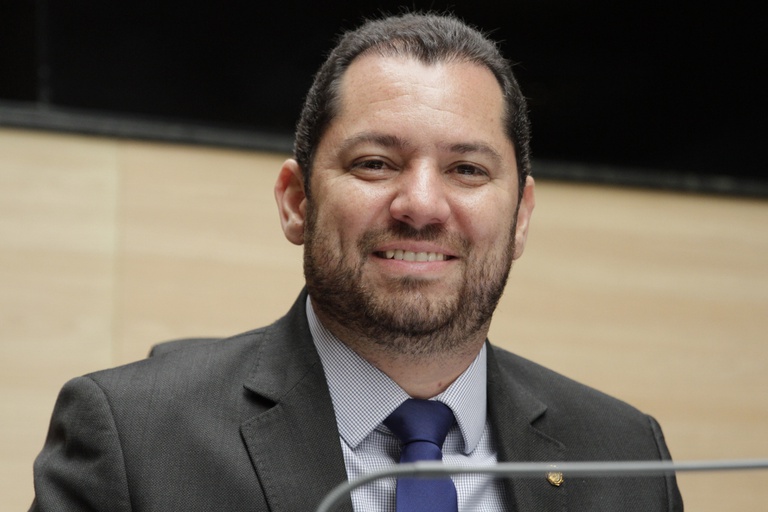 Romerinho Jatobá solicita inclusão do campo da Vila Arraes no Gramadão