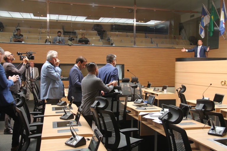 Ações dos governos estadual e municipal são debatidas em plenário