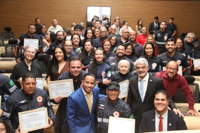 Câmara do Recife homenageia profissionais do SAMU