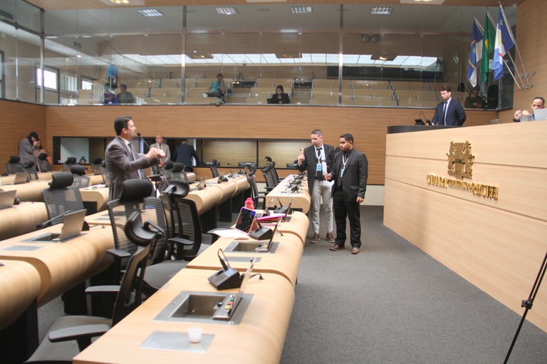 Vereadores discutem requerimentos sobre infraestrutura urbana