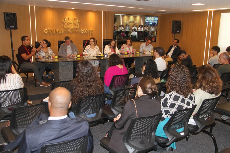 Reunião pública discute políticas de migração