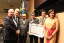 Aderaldo Pinto entrega medalha a Waldemar Filho