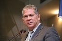 Almir Fernando agradece por requerimentos atendidos