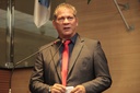 Almir Fernando informa adiamento de audiência pública