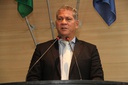 Almir Fernando pede conclusão de escola municipal