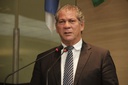 Almir Fernando pede limpeza de canal da Zona Norte