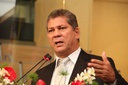Almir Fernando comemora construção de escola