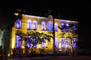Câmara do Recife ganha iluminação especial de Natal