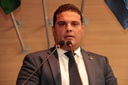 Davi Muniz defende igual número de táxi e carros com aplicativos