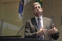 Durante visita de estudantes, André Régis comenta atribuições do Legislativo