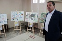 Exposição de artistas com autismo antecede reunião pública na Câmara