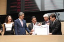 Felipe Santa Cruz recebe Medalha de Mérito José Mariano