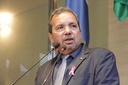 Hélio Guabiraba lê nota pública sobre saída do Comdica