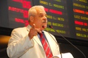 Marcos Menezes critica prefeito do Recife