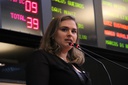 Marília Arraes questiona contratos de Saúde