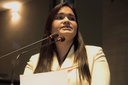 Michele Collins celebra portaria que libera medicação para doença rara