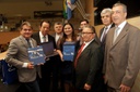 Michele Collins homenageia a Fecomércio