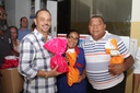 Presidente distribui panetones para funcionários da Câmara