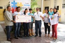 Projeto Autismo Compartilhar Solidariedade recebe cheque pela venda dos quadros da exposição “Universo Singular” 