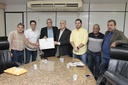 Sílvio Amorim recebe diploma pelos 30 anos da primeira Lei Orgânica do Recife