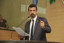 Alcides Teixeira Neto estreia na tribuna com discurso emocionado