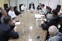 Vereadores debatem projetos com integrantes da prefeitura na Câmara