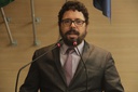 Voto de aplauso homenageia primeiro advogado homem trans de Pernambuco
